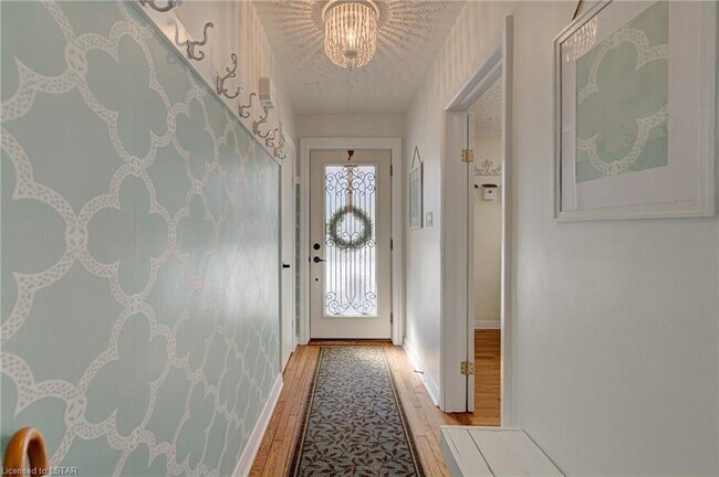 Building Photo - STUNNING 4 Bedroom Home in Byron * LARGE YARD with POOL * Finished basement