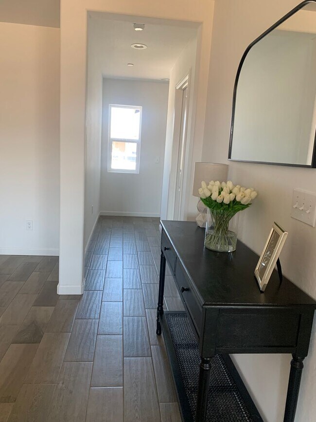 Foto del edificio - 3 BR 2 BA Available Now