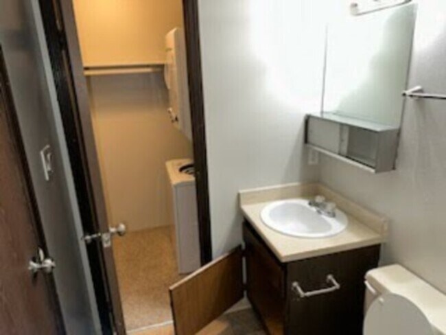 Building Photo - Welcome to your new home in the heart of D...