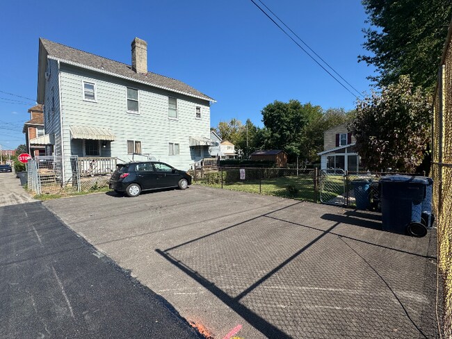 Building Photo - 505 Diamond Alley
