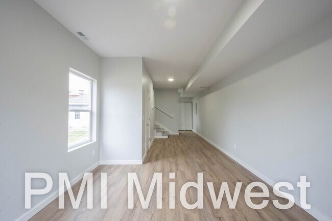 Foto del edificio - "Charming 2-Bedroom Oasis in Indianapolis – Your Perfect 949 Sq Ft Retreat!"