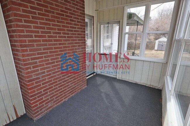 Foto del edificio - Three Bedroom House | Now Available