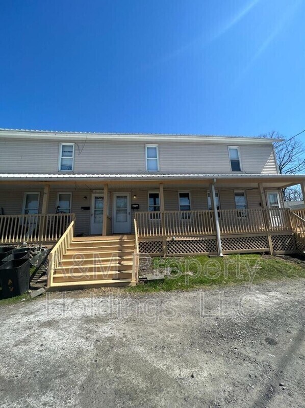 Building Photo - 1406 Sanderson Ave