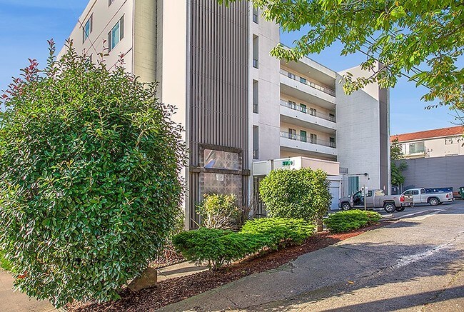 Foto del edificio - 5200 University Way NE