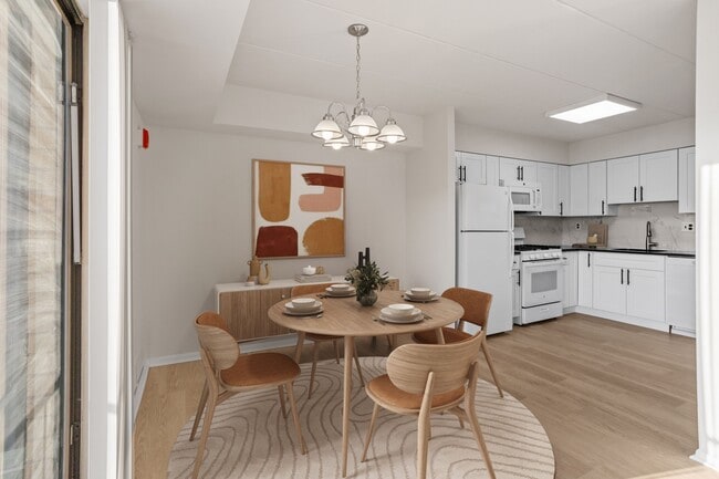 Building Photo - Imperial Manor III Apartments