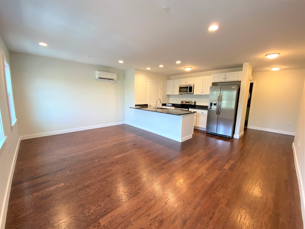 65 Central St Unit 7, MA 01833 Room for Rent in