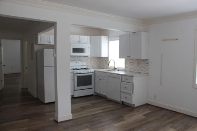 Building Photo - 911 N Fillmore St