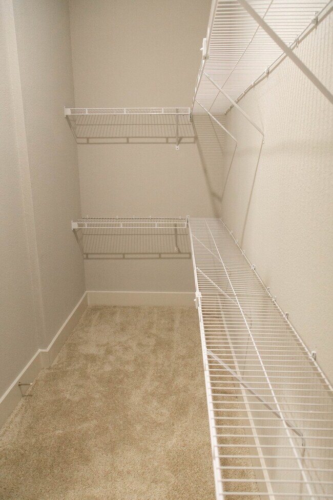 Building Photo - Crowne at 501