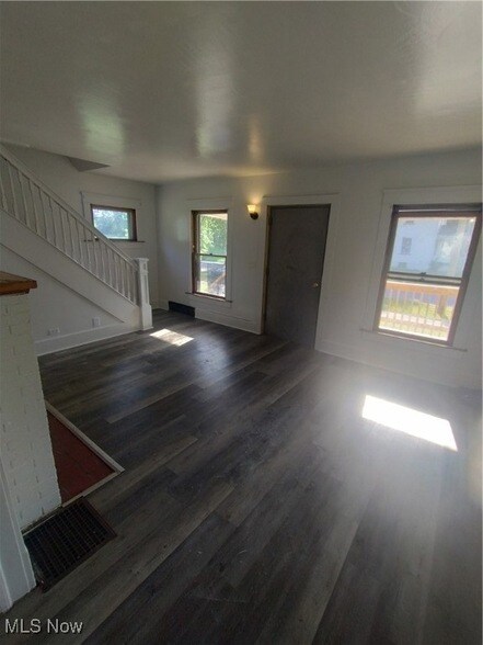 Foto del edificio - 300 Austin Ave NW