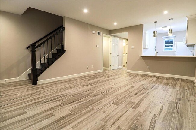 Foto del edificio - 2744 Briarhurst Dr