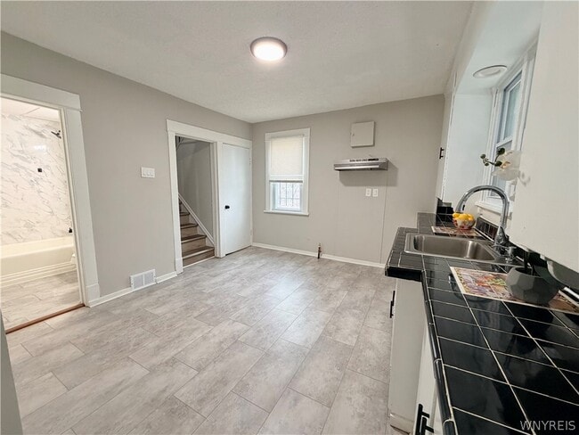 Building Photo - 35 Dorris Ave