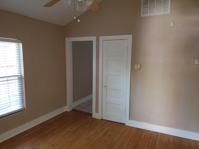 Foto del edificio - 6920 Victoria Ave