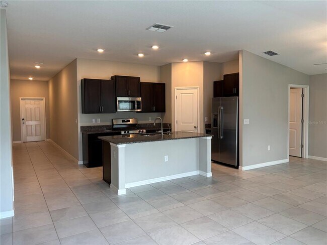 Foto del edificio - 9431 Channing Hill Dr