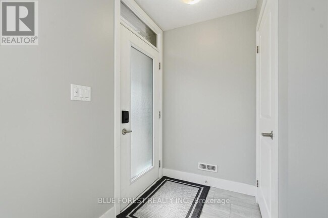 Photo du bâtiment - 177 Edgevalley Rd