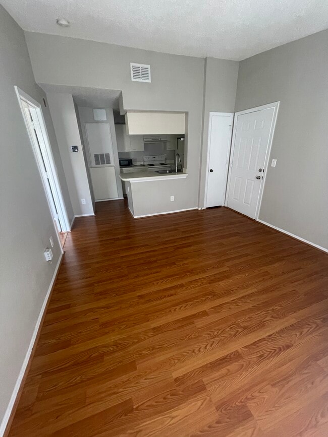 Building Photo - 2550 N Alafaya Trl