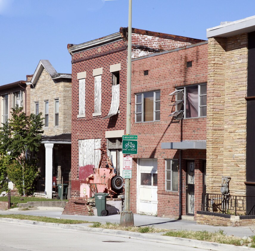 Building Photo - 709 Kenyon St NW