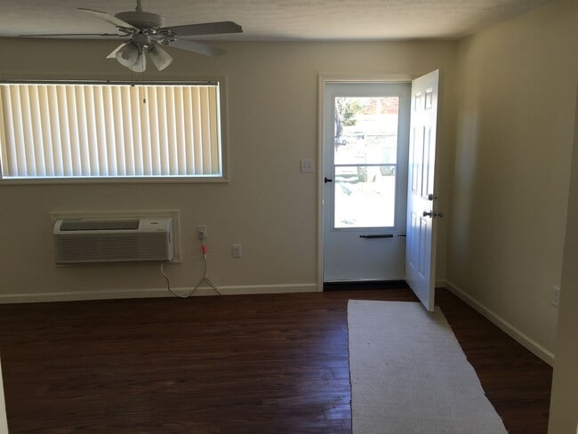 Foto del edificio - Lakeview Drive Bell 2503-2507 (Tri-plex)