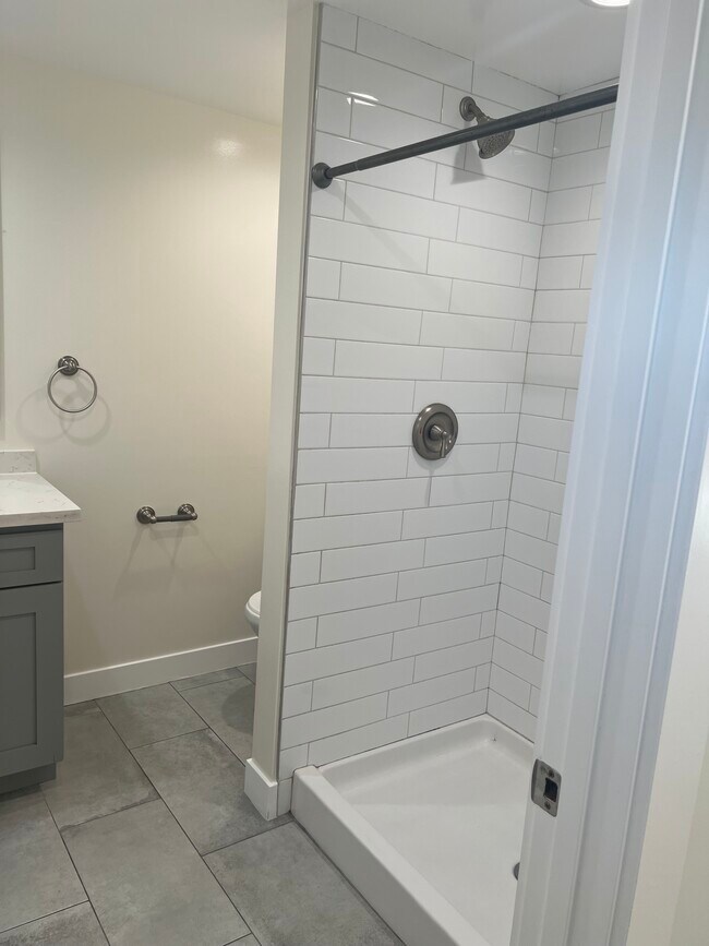 Baño - 17527 Tribune St