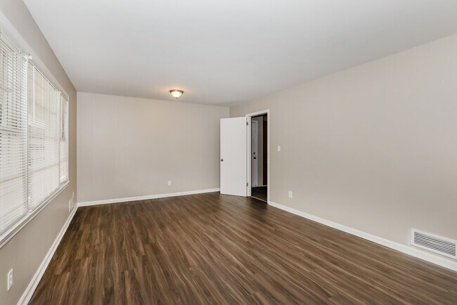 Building Photo - 7487 Grayson Dr