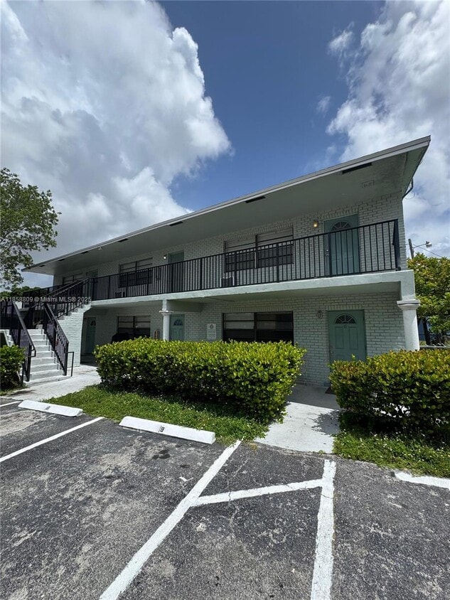 Primary Photo - 325 NW 15th St