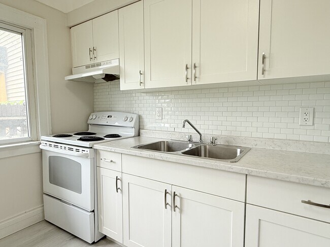 Building Photo - 1073 Albert Rd