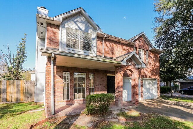 Foto del edificio - 8206 Holmwood Dr