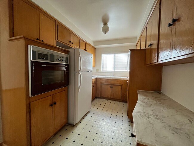Foto del edificio - Excellent Location! Minutes from Beverly Hills and Hollywood
