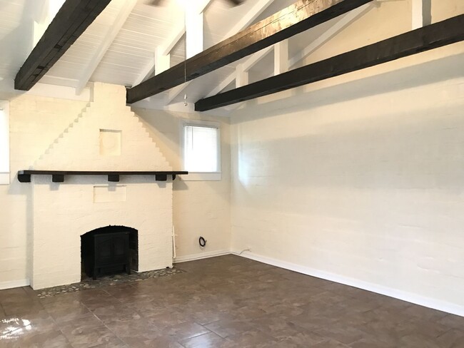 Building Photo - Charming Downtown Fairhope Cottage