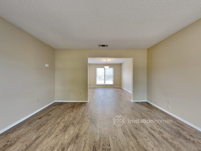 Building Photo - 2614 Remmington Dr