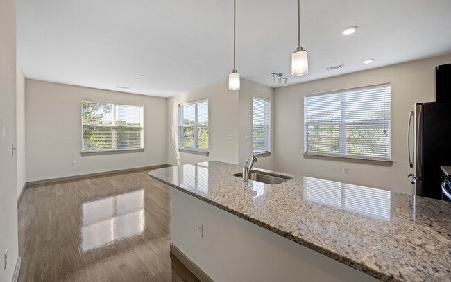 Building Photo - Everly