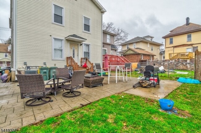 Photo - 860 Lyons Ave House