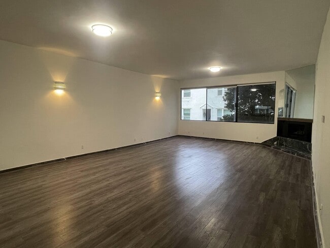 Building Photo - 4161 Los Feliz Blvd