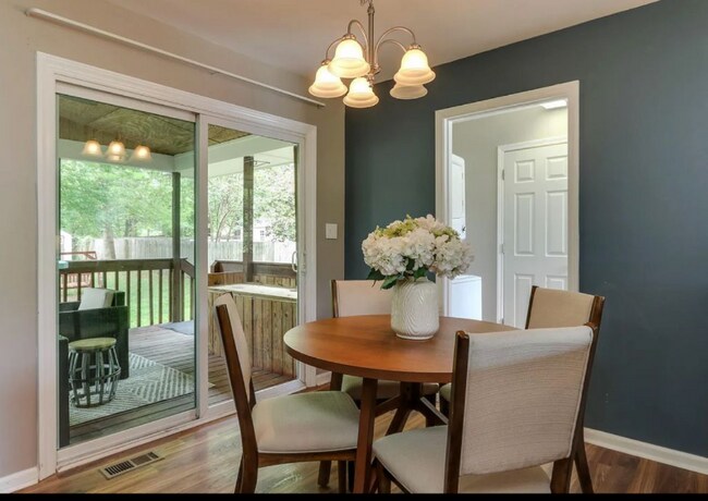 Foto del edificio - 1114 Vandora Springs Rd