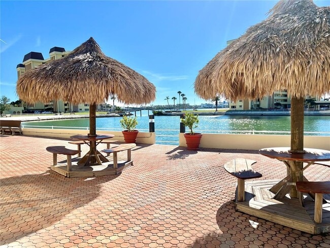 Building Photo - 4550 Cove Cir