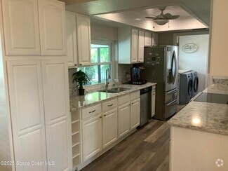 Building Photo - 658 Hibiscus Dr