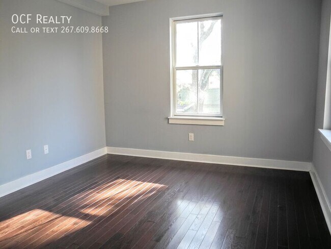 Building Photo - Three Bed Fairmount Apartment