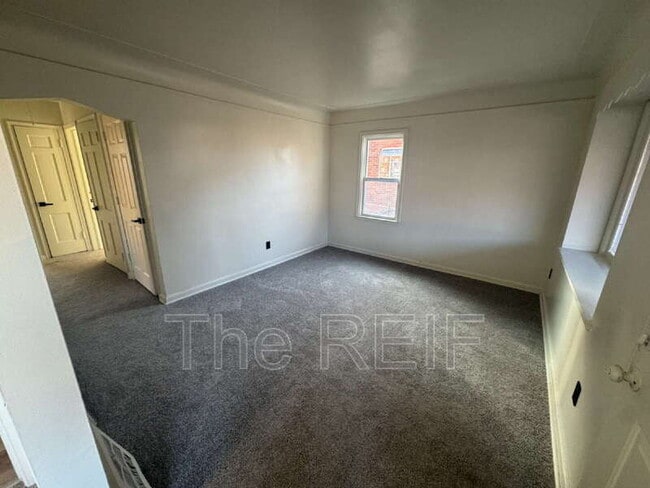 Building Photo - 12600 Duchess St