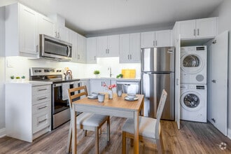 Interior Photo - 38 King Street W