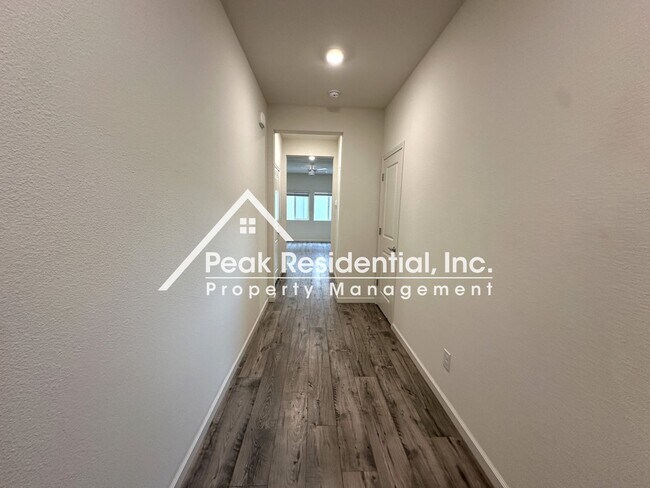 Foto del edificio - Beautiful Anatolia 4bd/2.5ba Home with 2 C...