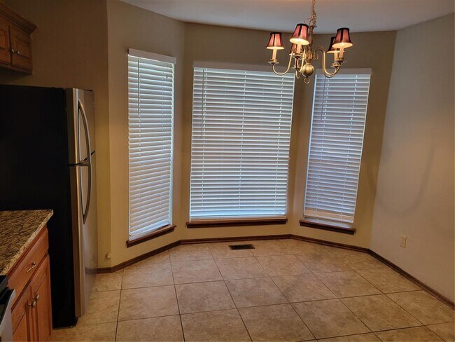Building Photo - 921 Blue Ridge Dr