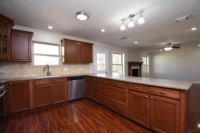 Building Photo - 8110 Dorrcrest Ln