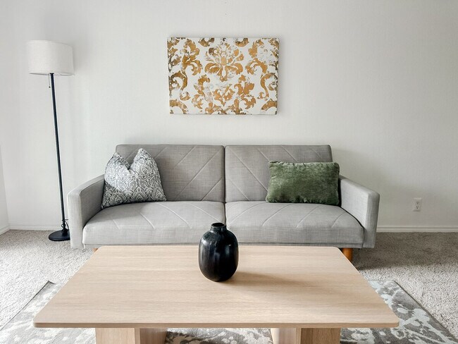 Foto del edificio - 1071 Clayton Ln