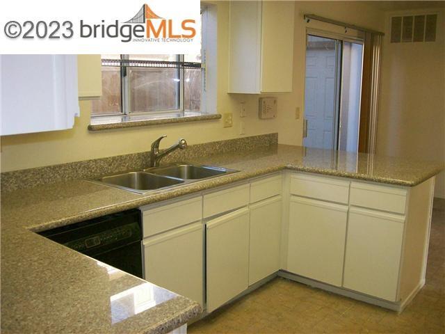 Foto del edificio - 613 Country Ln