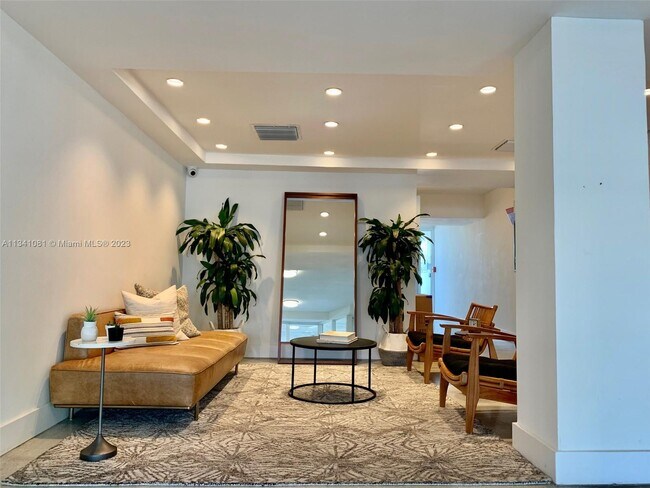 Foto del edificio - 7928 West Dr