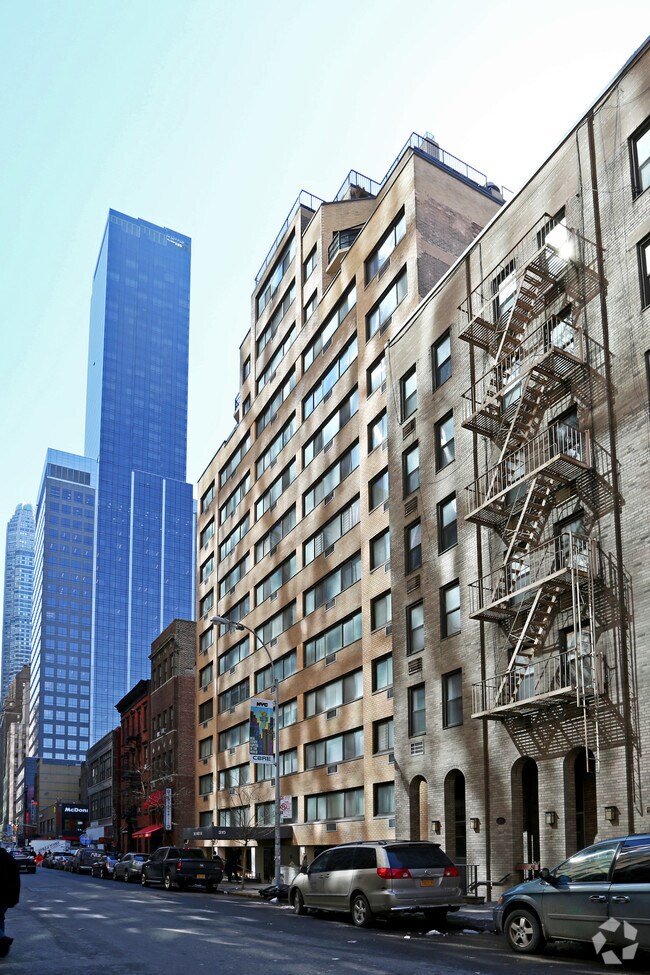 Foto del edificio - 310 West 56th Street