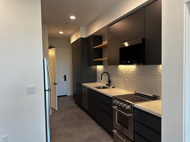 Building Photo - Welcome to Bradley 43