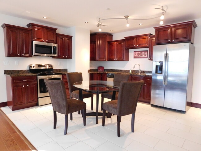 Building Photo - Gallery 515 Luxury Homes