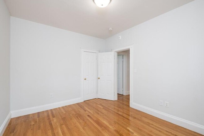 Building Photo - 2 bedroom in Boston MA 02135