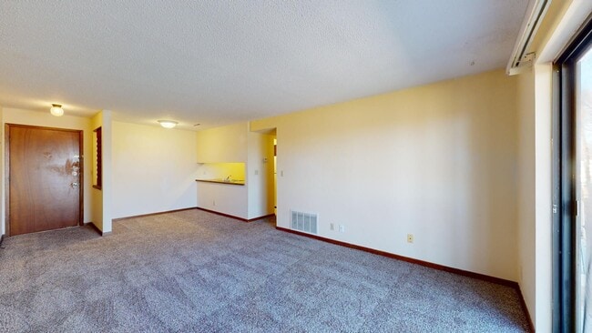 Interior Photo - 3500 Grand Ave