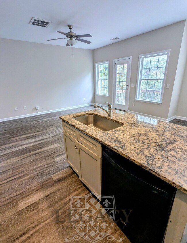 Foto del edificio - 612 Pippin Dr